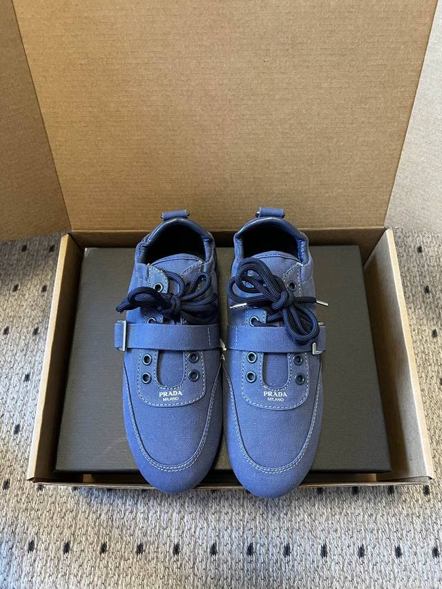 prad* Retro Lace-up Flat Casual Shoes (Admiral/Forrest Gump Shoes) The upper is