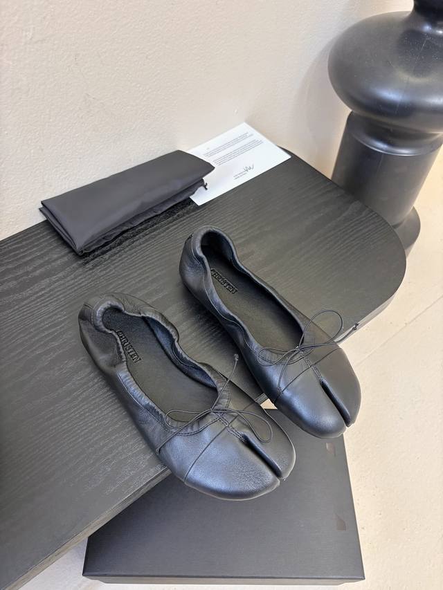 Christe* Spring/Summer New Ballet Flat Split-Toe Shoes These shoes can be paired