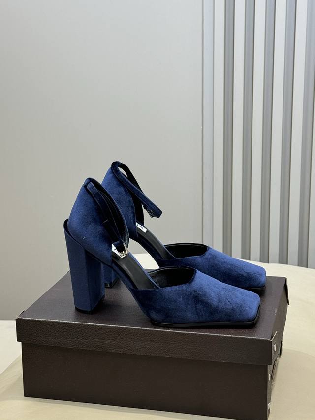 Alaia 26Ss Early Spring New Chunky Heel High Heels Classic square toe + chunky h