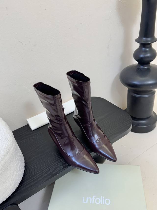 Unfolio Autumn/Winter New Arrival These Unfolio long boots are the "atmosphere k
