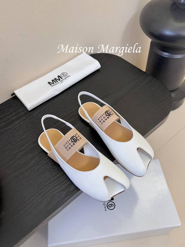 2025 Maison Margie* Margie split-toe chunky heel flat retro Mary Jane doll head