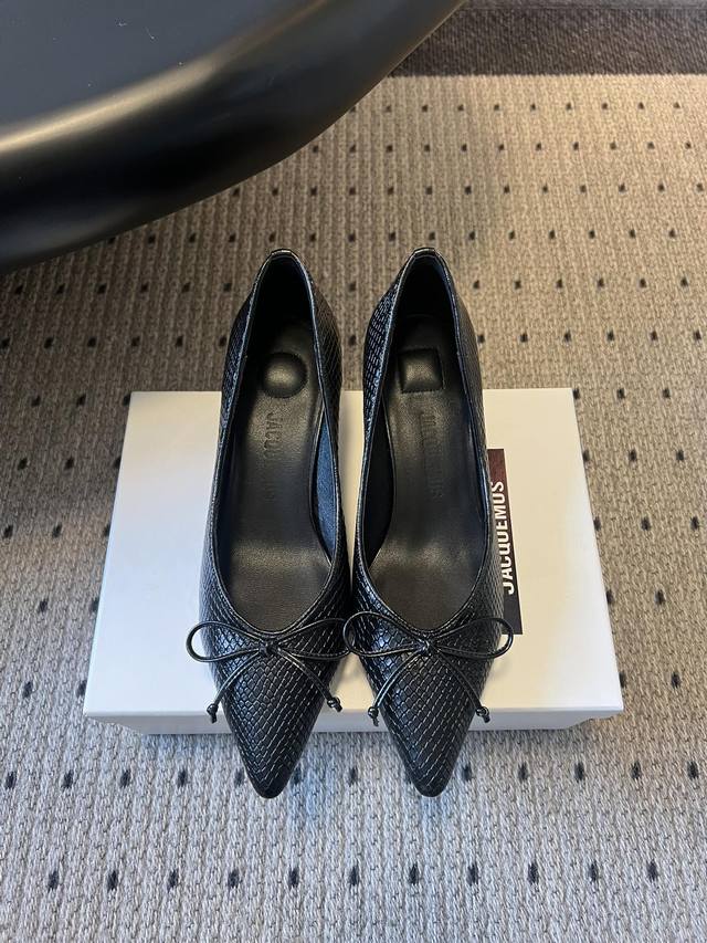 Jacquemu* 25Ss Bow-tie Low-Heeled Pointed-Toe Shoes Casual Shoes The pointed toe