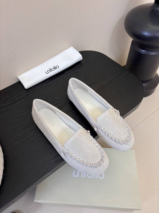 Unfoli* Autumn New Retro Woven Style Casual Loafers 1. The toe edge features wov