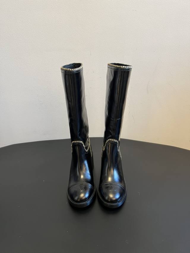 Chane* 25Ss Autumn/Winter New Chain Mid-Calf Boots Made with a combination of el