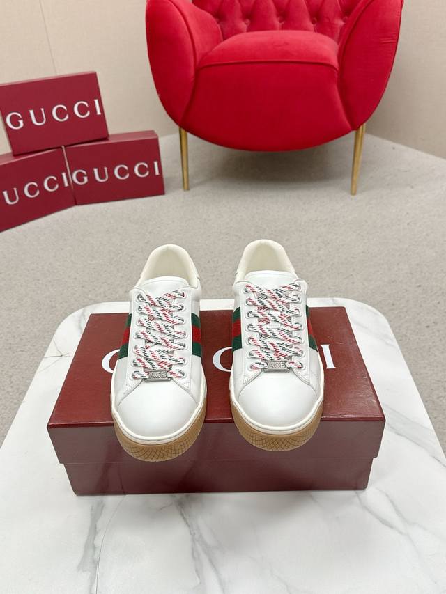 Gucci's latest Ace series casual sneakers, a celebrity favorite. Classic brown c