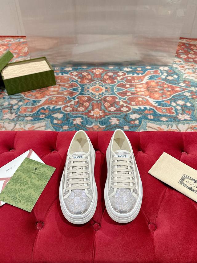 Women's P Men's P Top-tier version Gucci's latest hot-selling sneakers of the ye