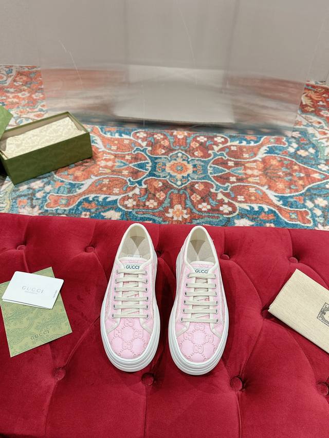 Women's Top-Tier Version Gucci I's Latest Hot-Selling Sneakers of the Year. This
