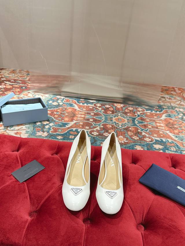 Prada Retro Cute Princess Candy Style Flats, a must-have for girls. A must-have