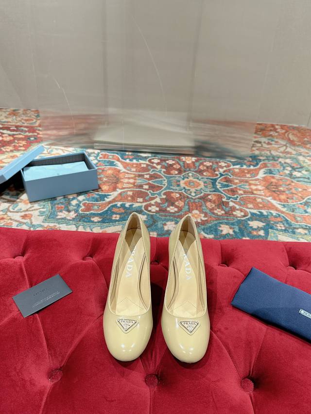 Prada Retro Cute Princess Candy Style Flats, a must-have for girls. A must-have