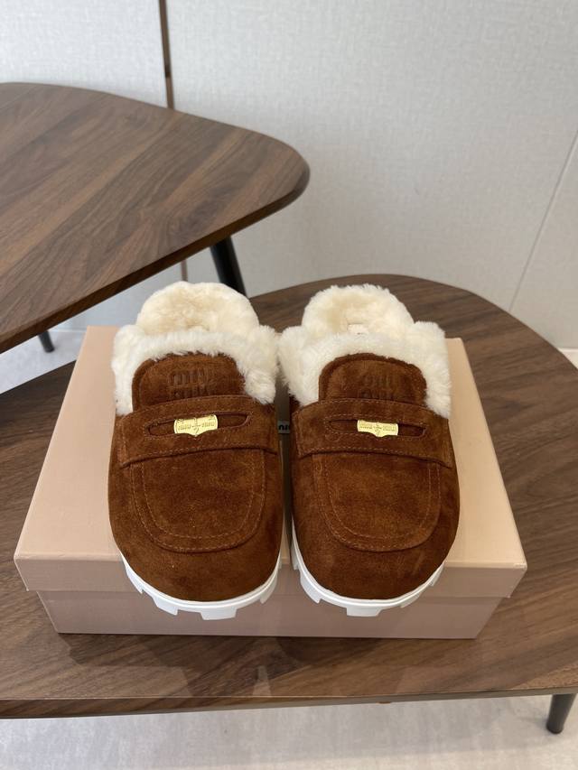 Miu Miu 25Ss Runway Gold Coin Toe Furry Slippers A perfect match, easy to find i