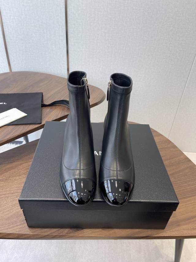 Chanel 25Ss Autumn/Winter New Round Toe Back Zipper Ankle Boots These platform b