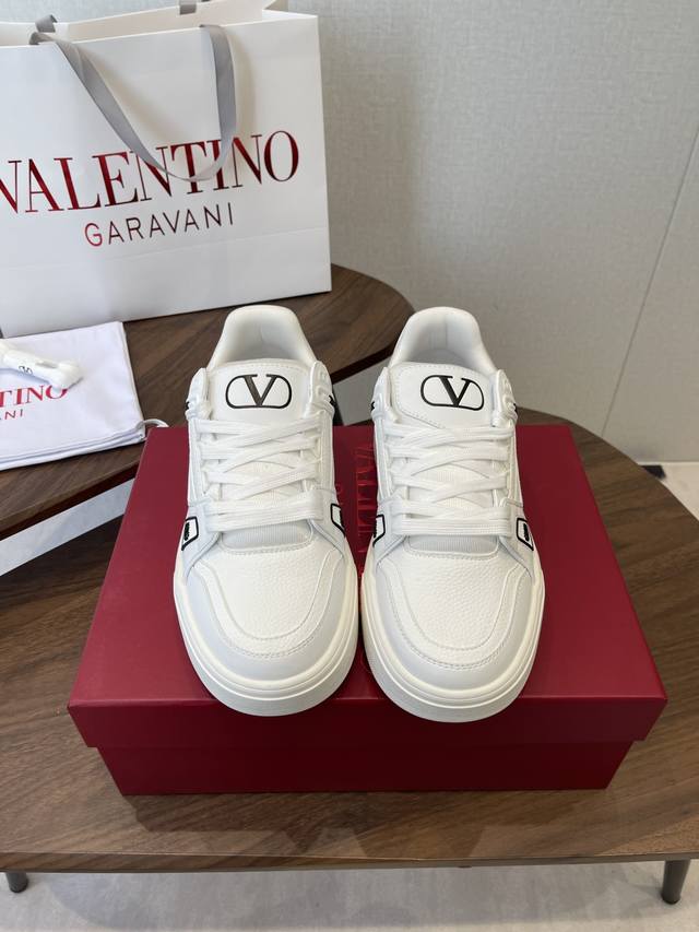 Valenino Couple Sneakers Series 2025 Autumn/Winter New Couple Sneakers Hot Sale