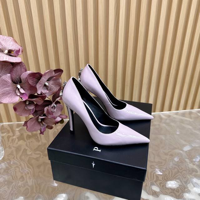 If I absolutely have to endure the discomfort of high heels, then I want Cesare