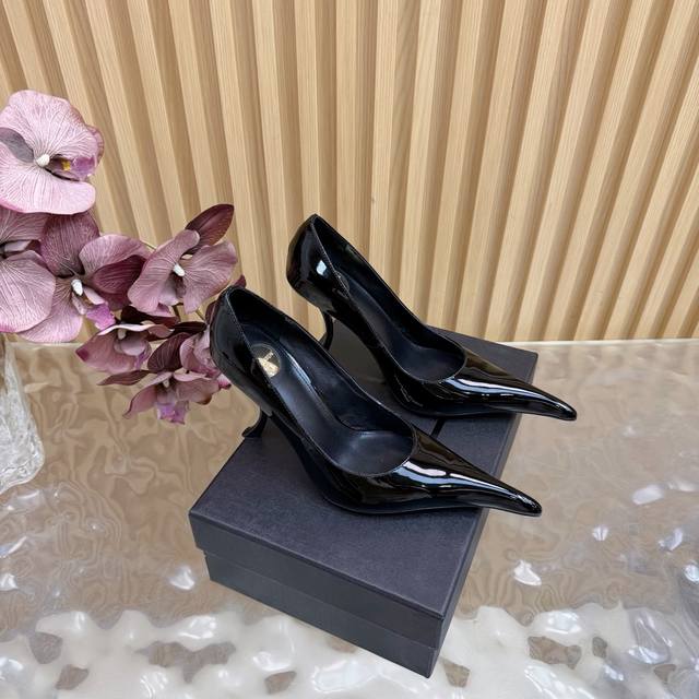 Saint Laurent Lee Metallic Stiletto Pointed-Toe High Heels YSL's Beautiful High