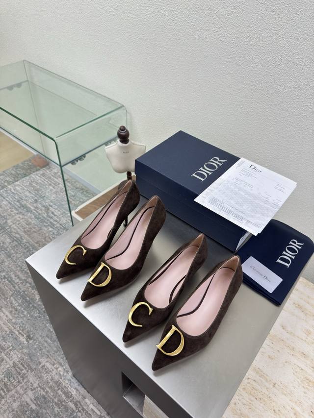 C&D Metal Logo Single Shoes High Heel 9 cm Mid Heel 5.5 cm Coffee-colored suede