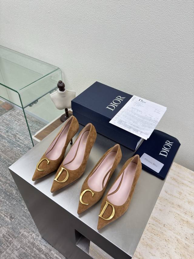 C&D Metal Logo Single Shoes High Heel 9 cm Mid Heel 5.5 cm Brown Suede Material