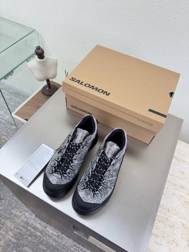 Salomon Hiking Boots, Men's and Women's Rock Series, Single Item. Men's Size 10