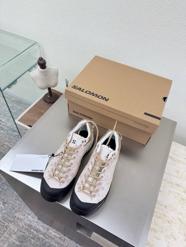 Salomon Hiking Boots, Men's and Women's Rock Series, Single Item. Men's Size 10