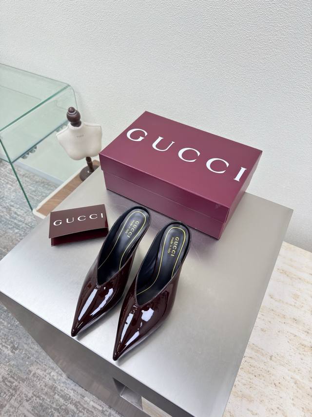 26 High-end Gucci pointed-toe mules Deep burgundy calfskin patent leather saddle
