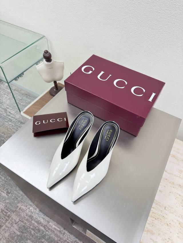 26 High-End Gucci Pointed-Toe Mules White Calf Patent Leather Saddle Buckle New