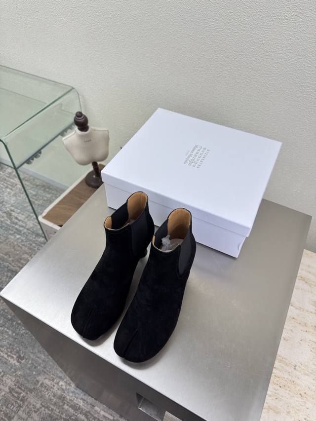 Wine glass heel split-toe elastic slip-on boots, latest small 6 black cow suede