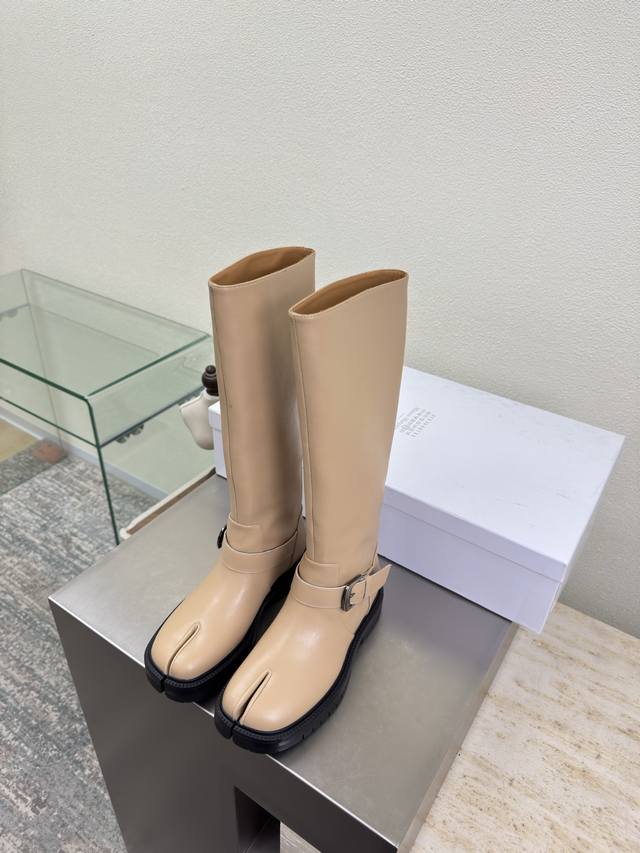 Split-toe high boots, latest slip-on style, apricot calfskin lining, Maisonmarg