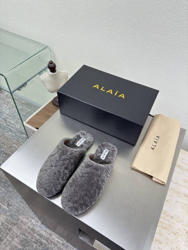 Slippers with lamb's wool upper Comfortable and warm Alaia From Paris, love at