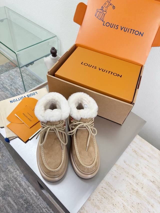 25 Wool-lined Snow Boots with Printed Logo, Lace-up Style, High-gloss Cow Suede,