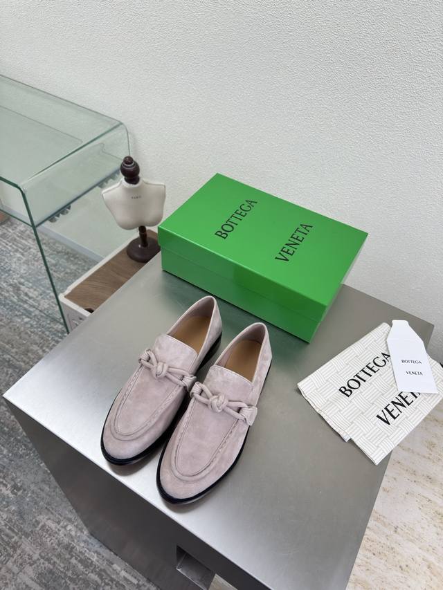 Sand Pink Genuine Leather Hand-woven Buckle Decoration Bottega Venet* Women's A