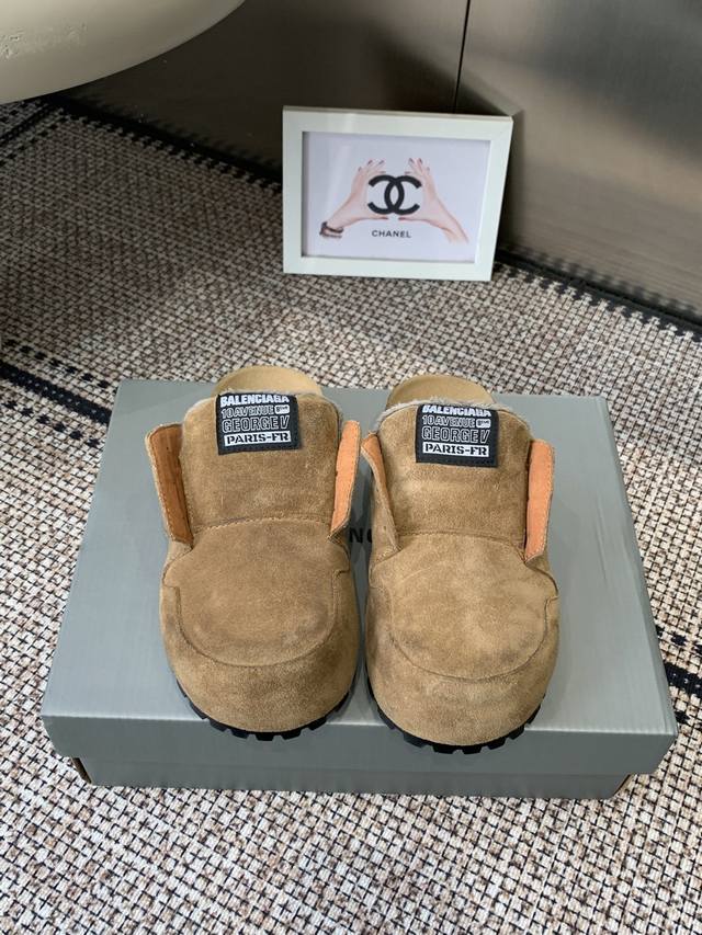 Balenciaga Spring 2026 New Dumbo Mule Slippers: Embracing a Retro-Lazy Style. T