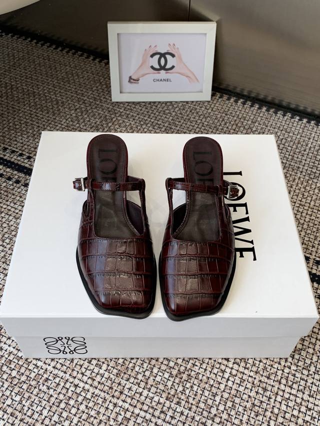 Loewe 2026 Spring/Summer New Chunky Heel Mules Loewe, as one of the most popular