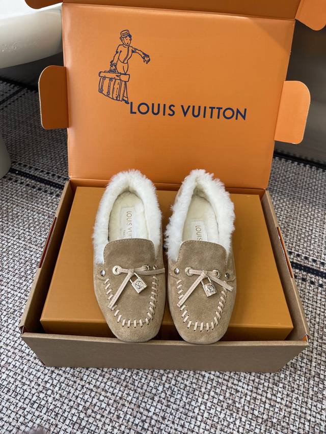 Louis Vuitton Fall/Winter New Arrival Driving Shoes with Furry Finish. Highly re